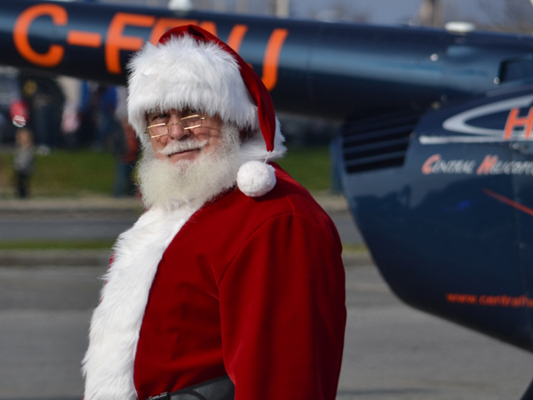 SNAPSHOT - Not sleet, snow or fog could keep Santa from arriving at Devonshire Mall